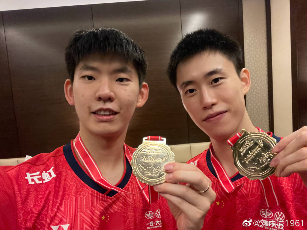 包含中国羽毛球队险胜韩国羽毛球队,谌龙三分雨点燃全场的词条 包含中国羽毛球队险胜韩国羽毛球队,谌龙三分雨点燃全场的词条