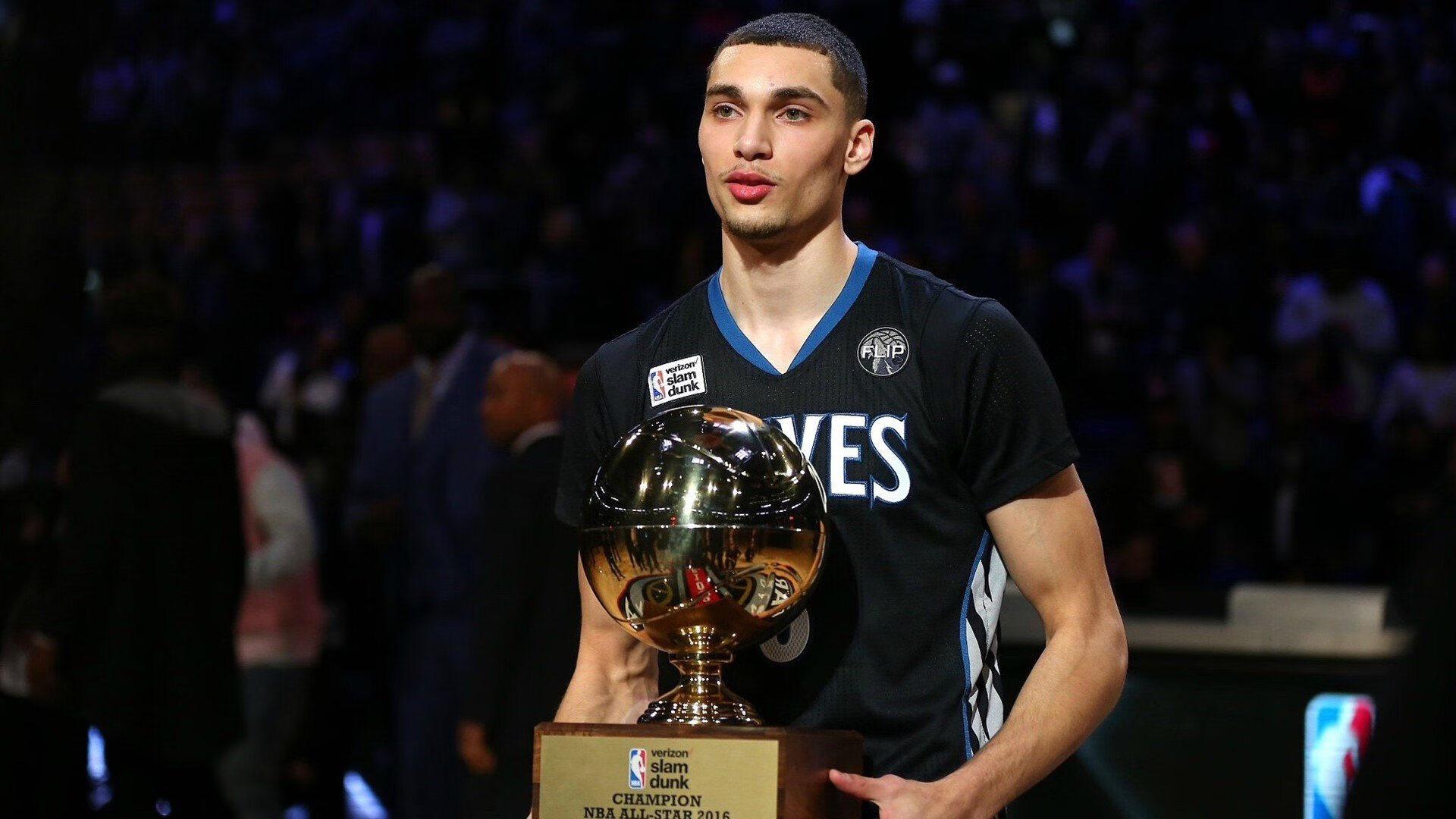 鹰击长空，布克撕裂防线，凤凰城力克马刺锁定争冠席位