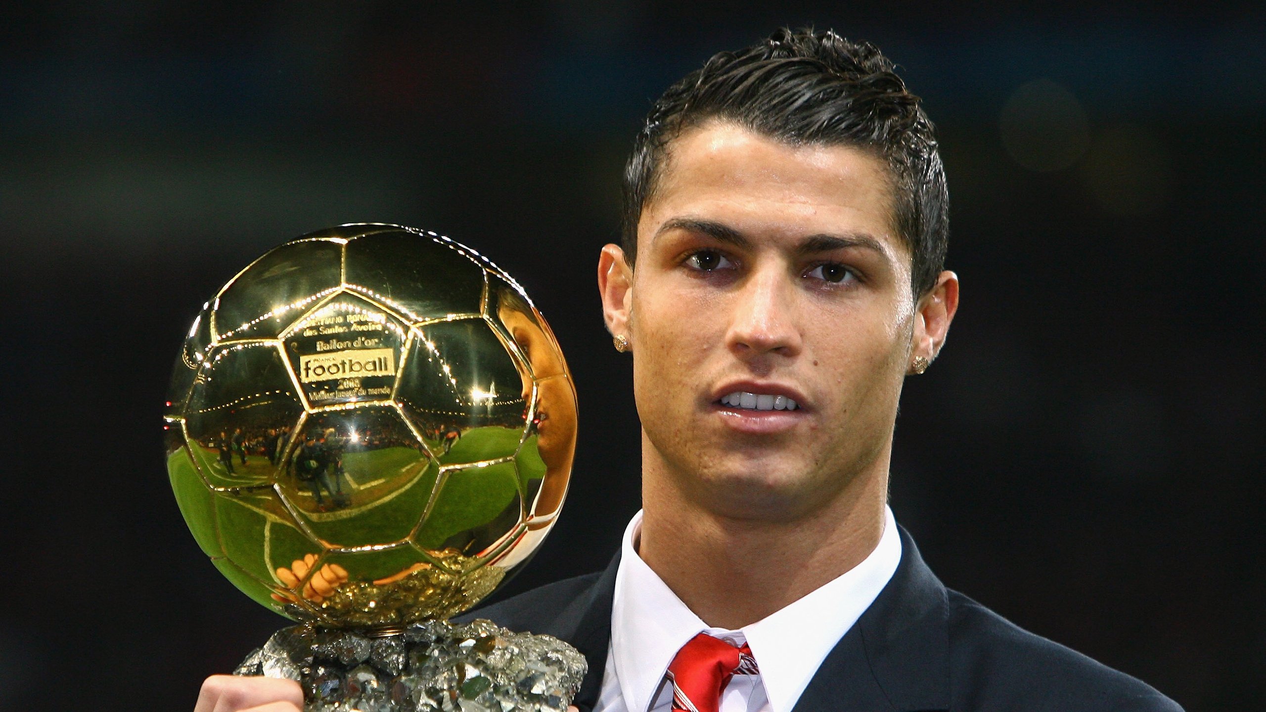 库尔图瓦逆境爆发难救主，曼联高效反击轻取马竞